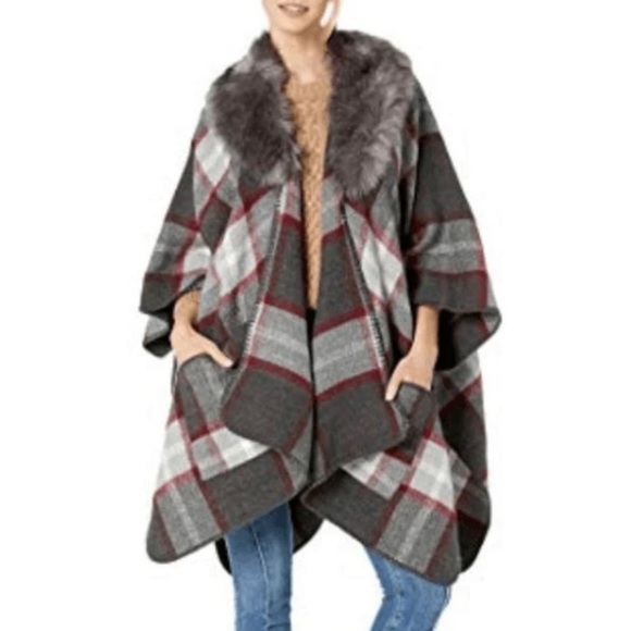 Steve Madden Sweaters - Steve Madden Gray Plaid Poncho with Faux Fur Collar NWOT one size fits most